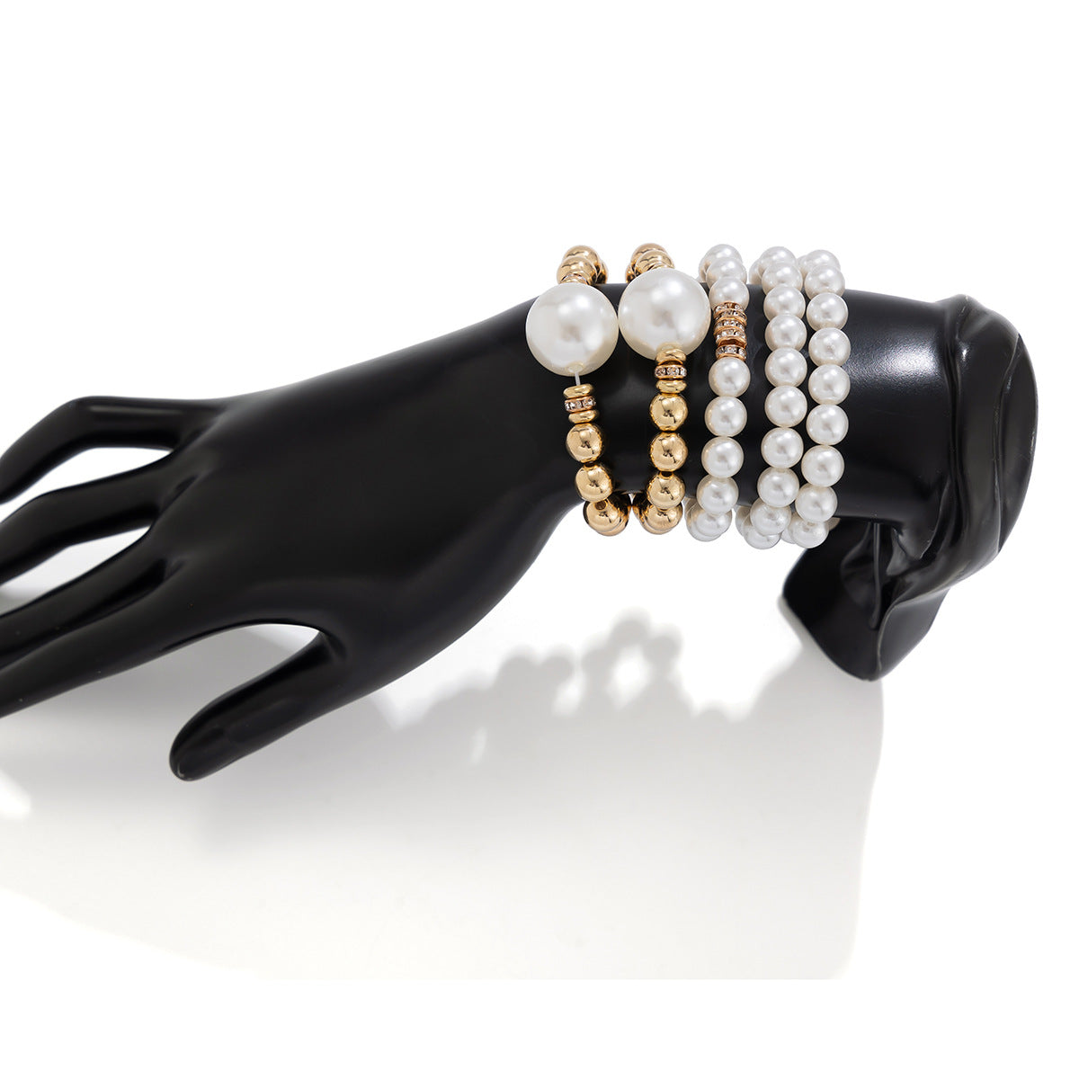Exaggerated pearl layered bracelet