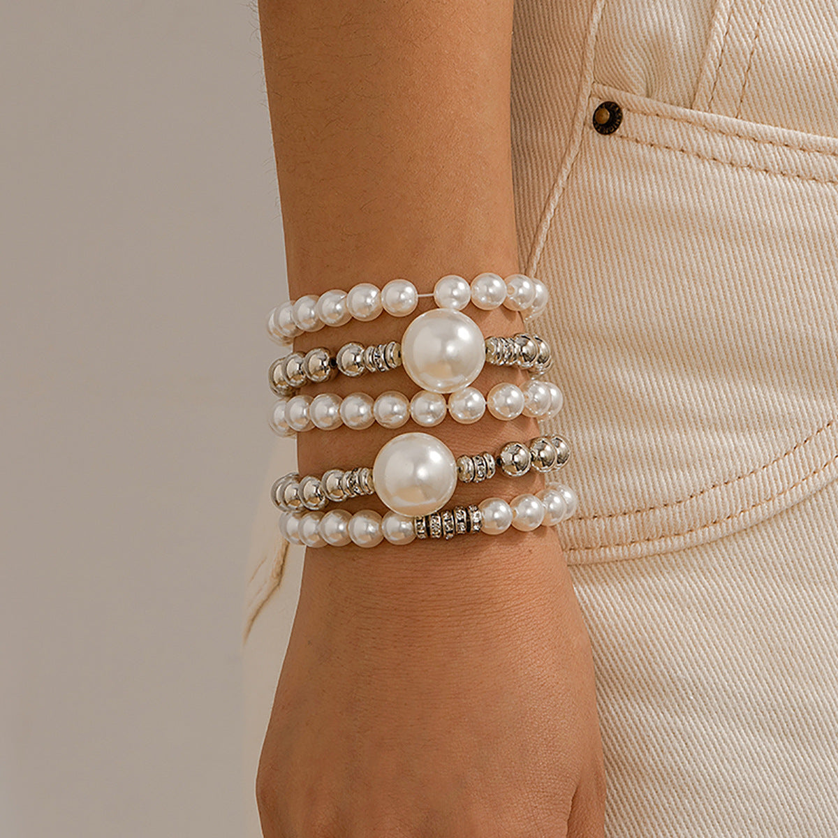 Exaggerated pearl layered bracelet